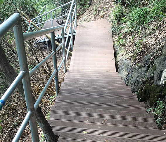 贵州毕节景区塑木登山栈道